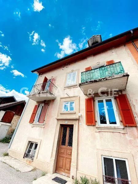 Appartement de 3 pièces avec balcon : Photo 1