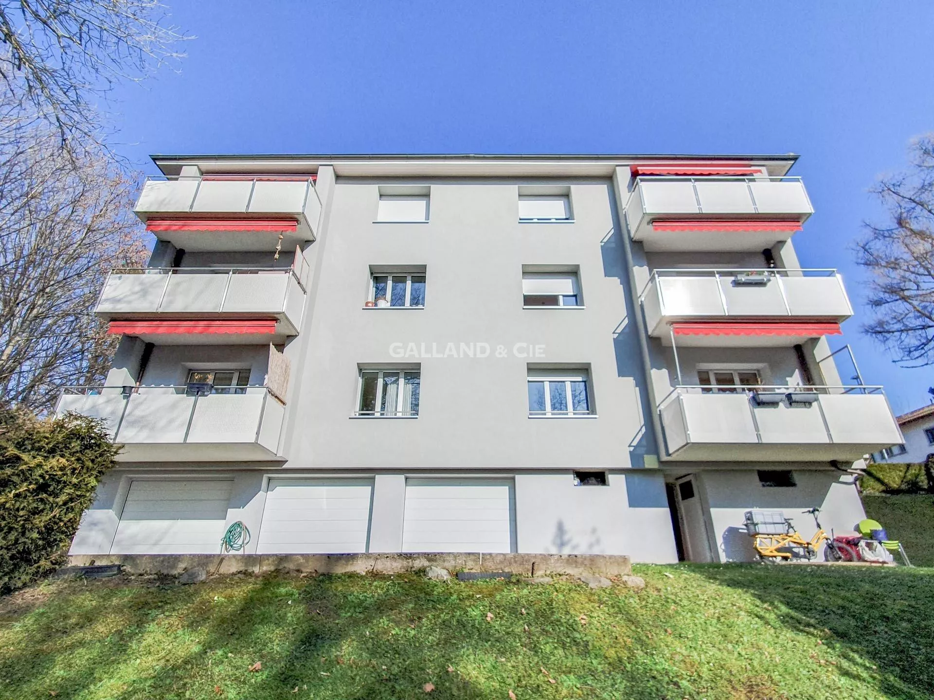 Appartement de 3 pièces au 1er étage : Photo 1