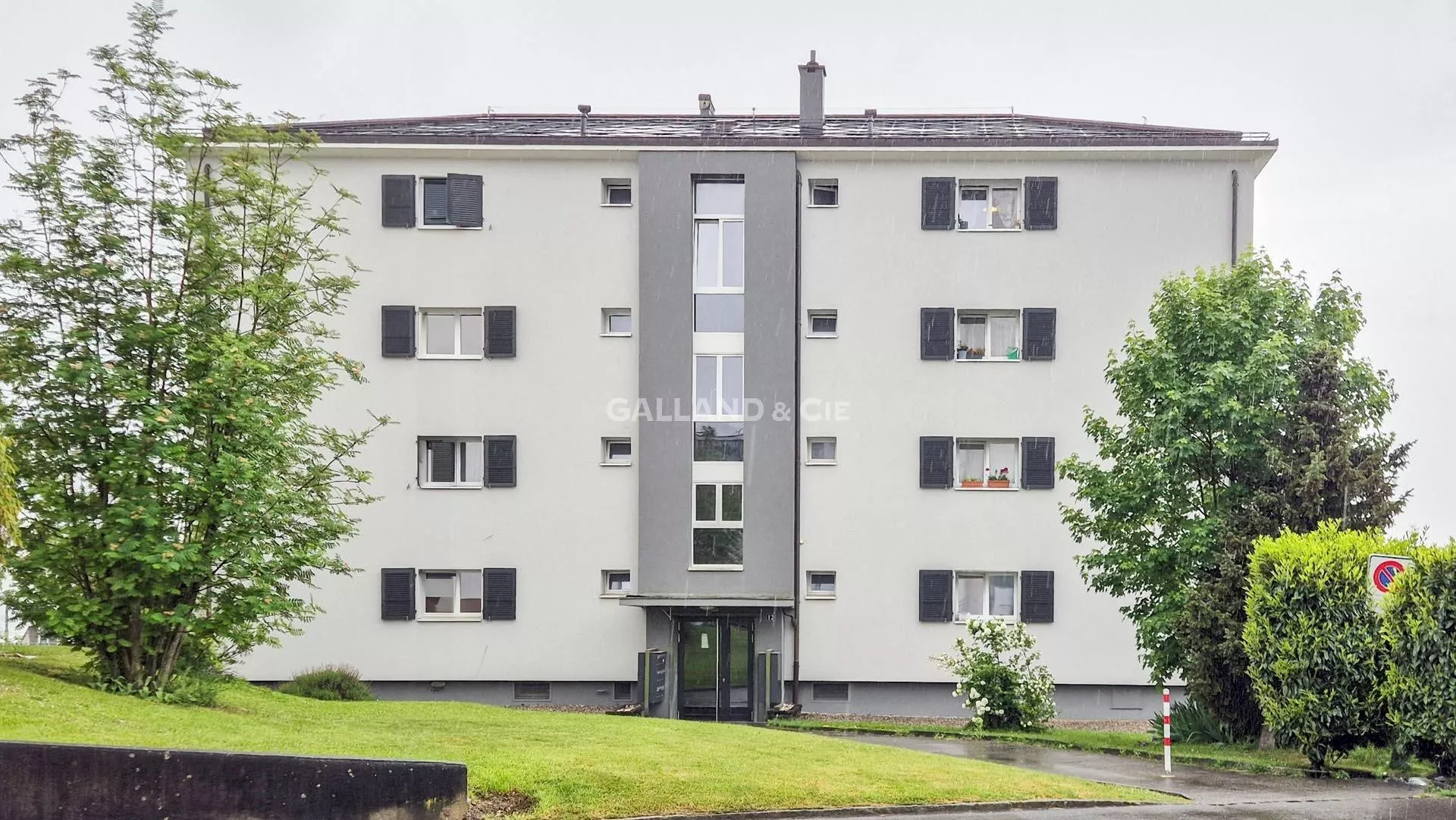 Appartement de 2 pièces au 2ème étage : Photo 1