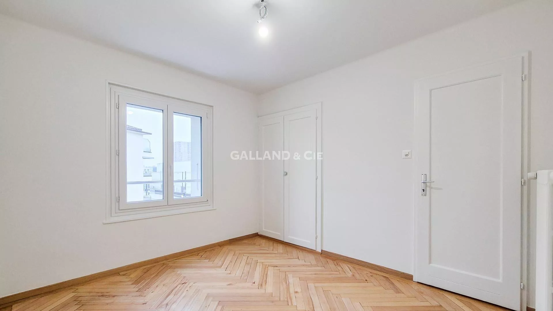 Appartement de 2 pièces au 2ème étage : Photo 3