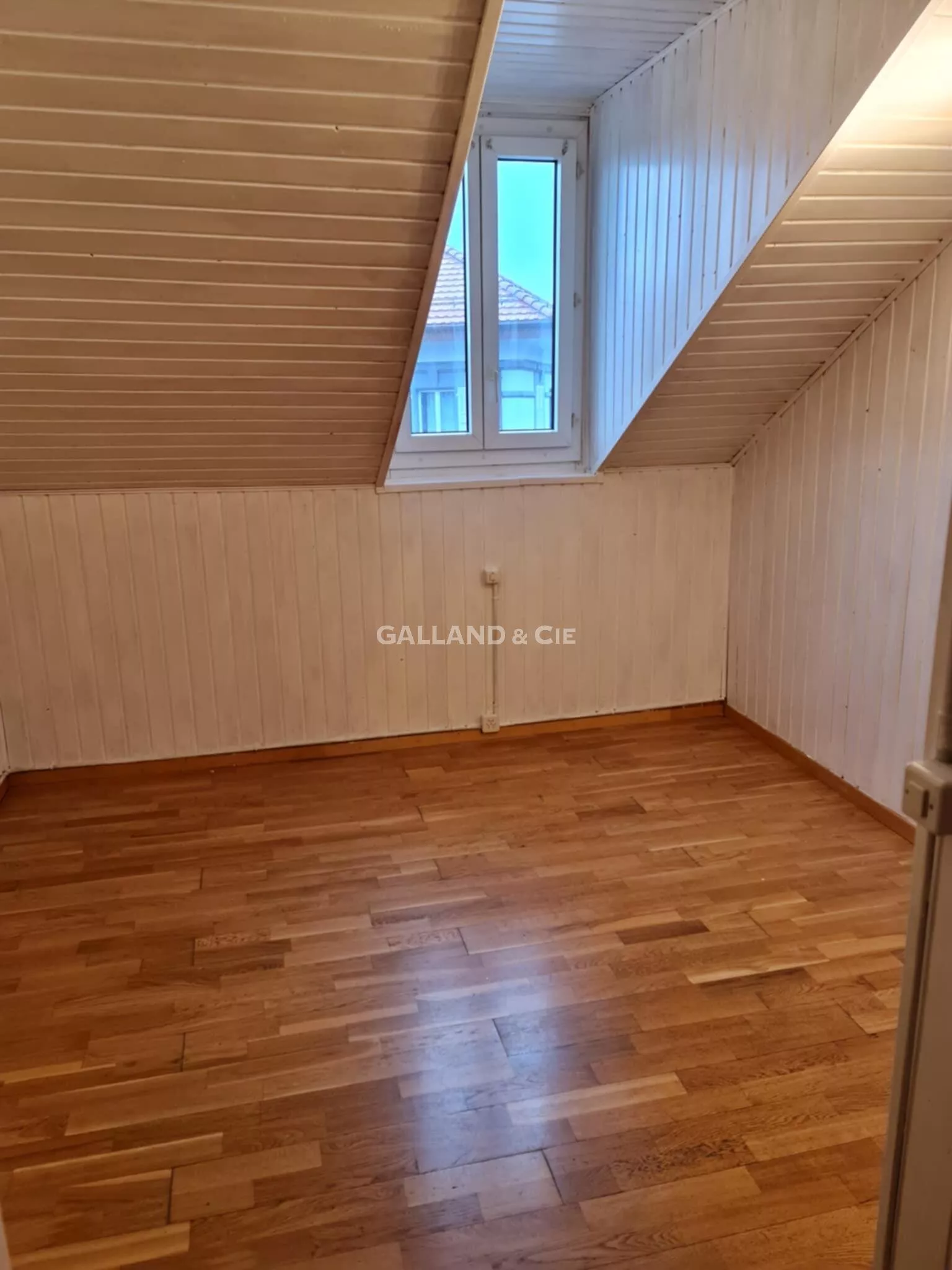 Appartement de 2½  pièces aux combles : Photo 2