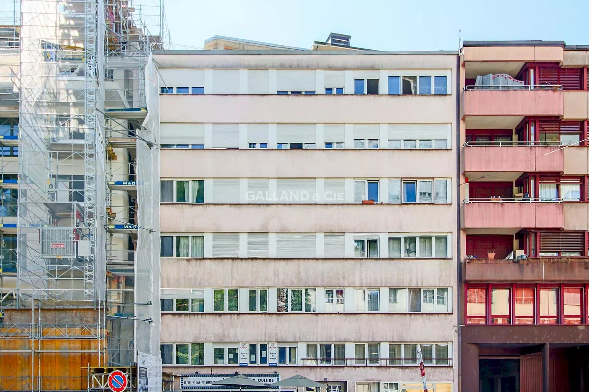 Appartement de 2 pièces au 2ème étage partiellement rénové : Photo 1