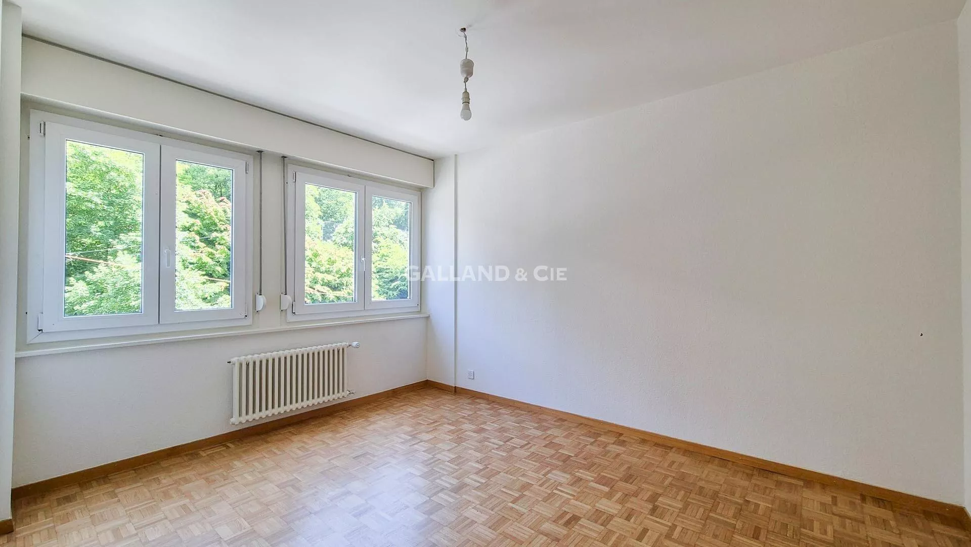 Appartement de 2 pièces au 2ème étage partiellement rénové : Photo 5