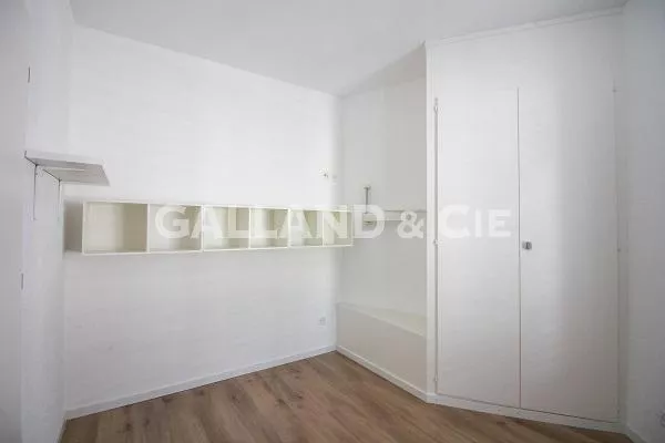 Studio au 3ème étage N°31 (réservé aux hommes) : Photo 2