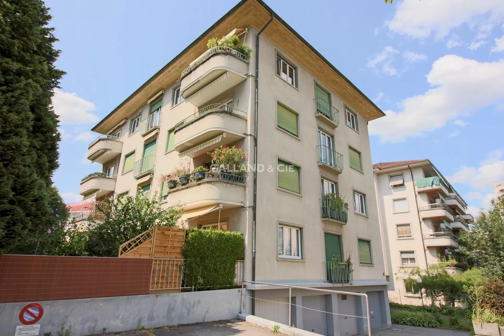 Appartement de 2 pièces au 2ème étage : Photo 1