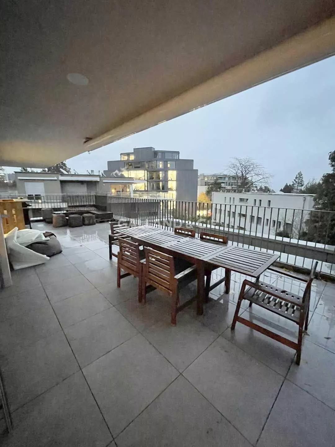 Magnifique appartement moderne de 4.5 pièces en duplex : Photo 2