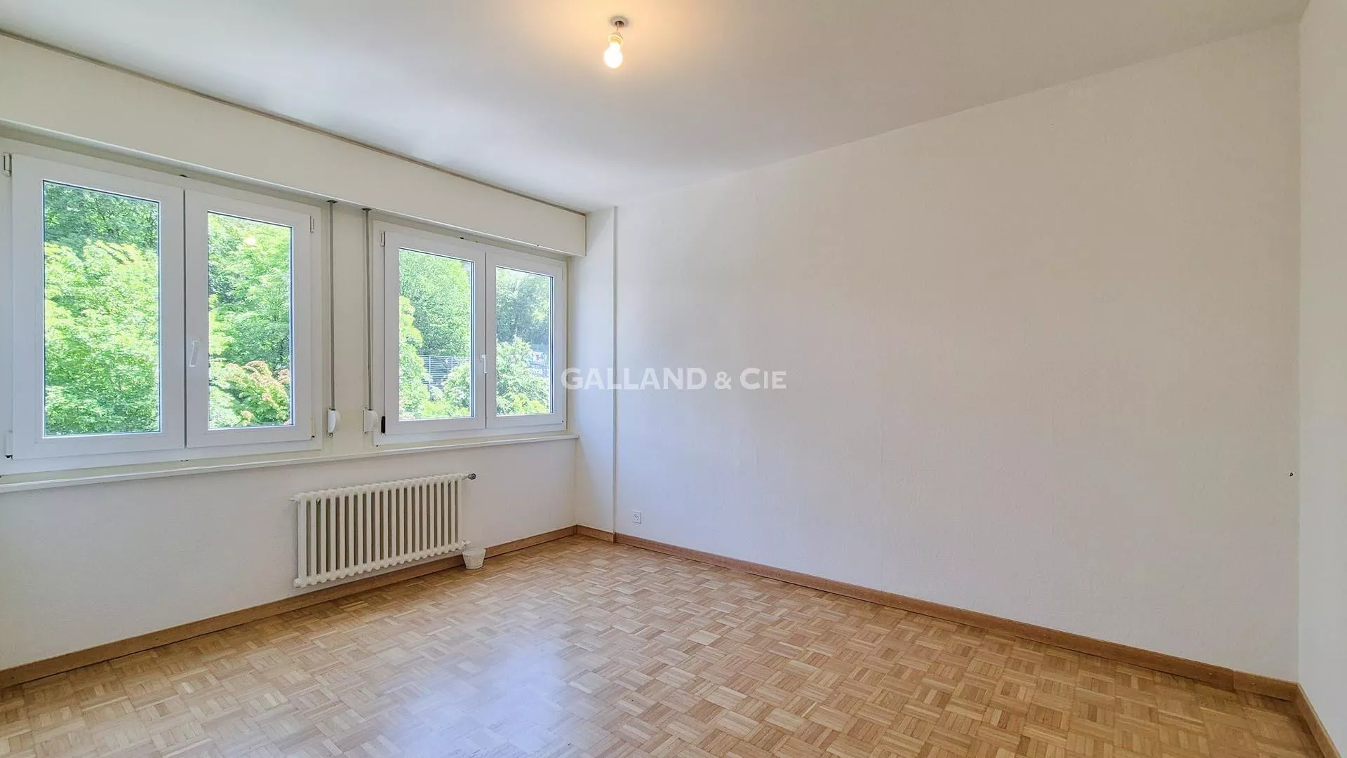 Appartement de 2 pièces au 4ème étage partiellement rénové : Photo 3