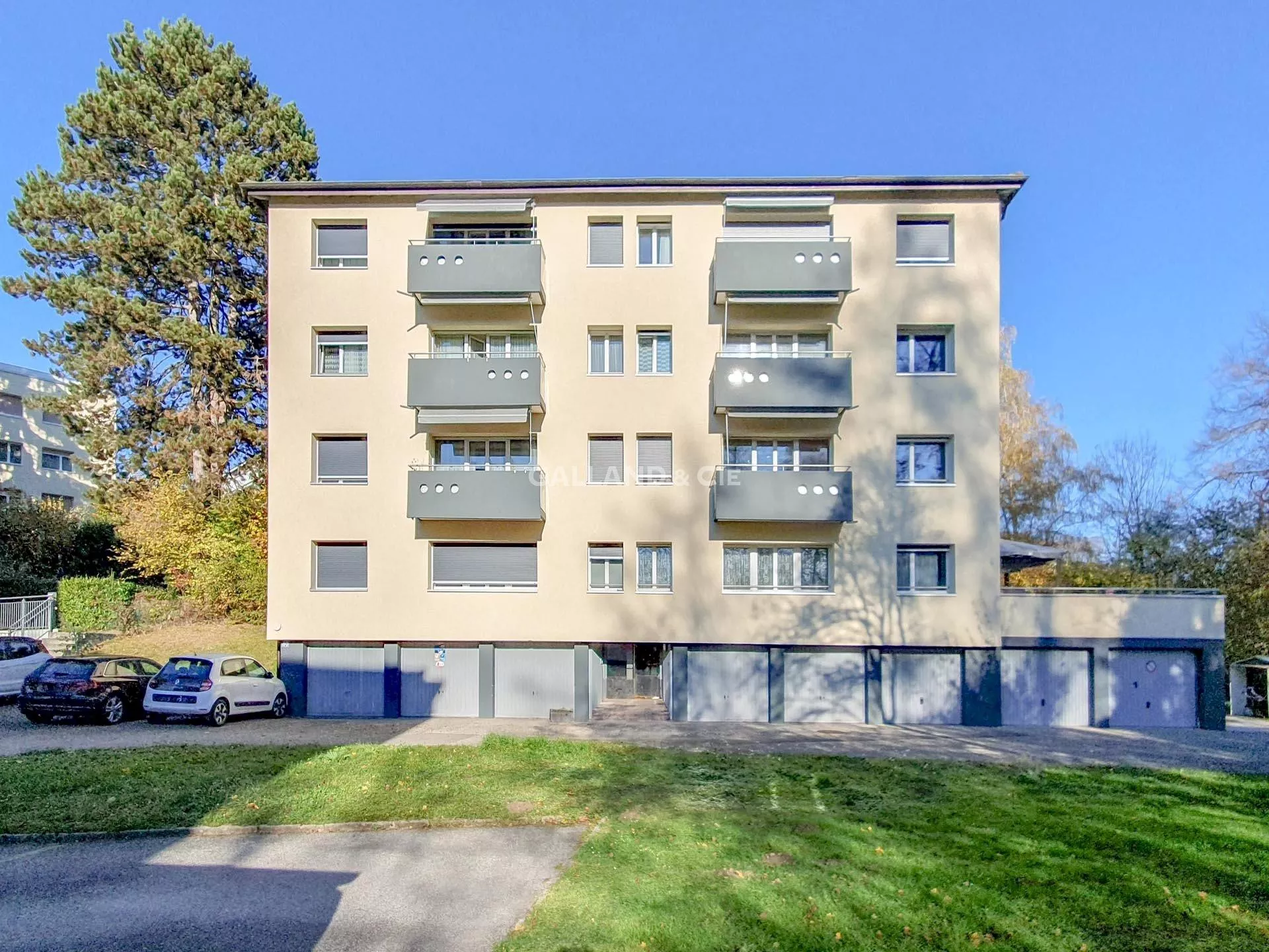 Place de parc extérieure N° 3. : Photo 1