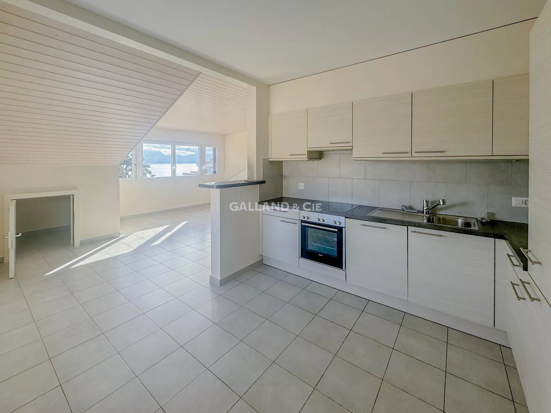 Appartement de 3.5 pièces au 2ème étage avec poêle suédois et grande terrasse. : Photo 2