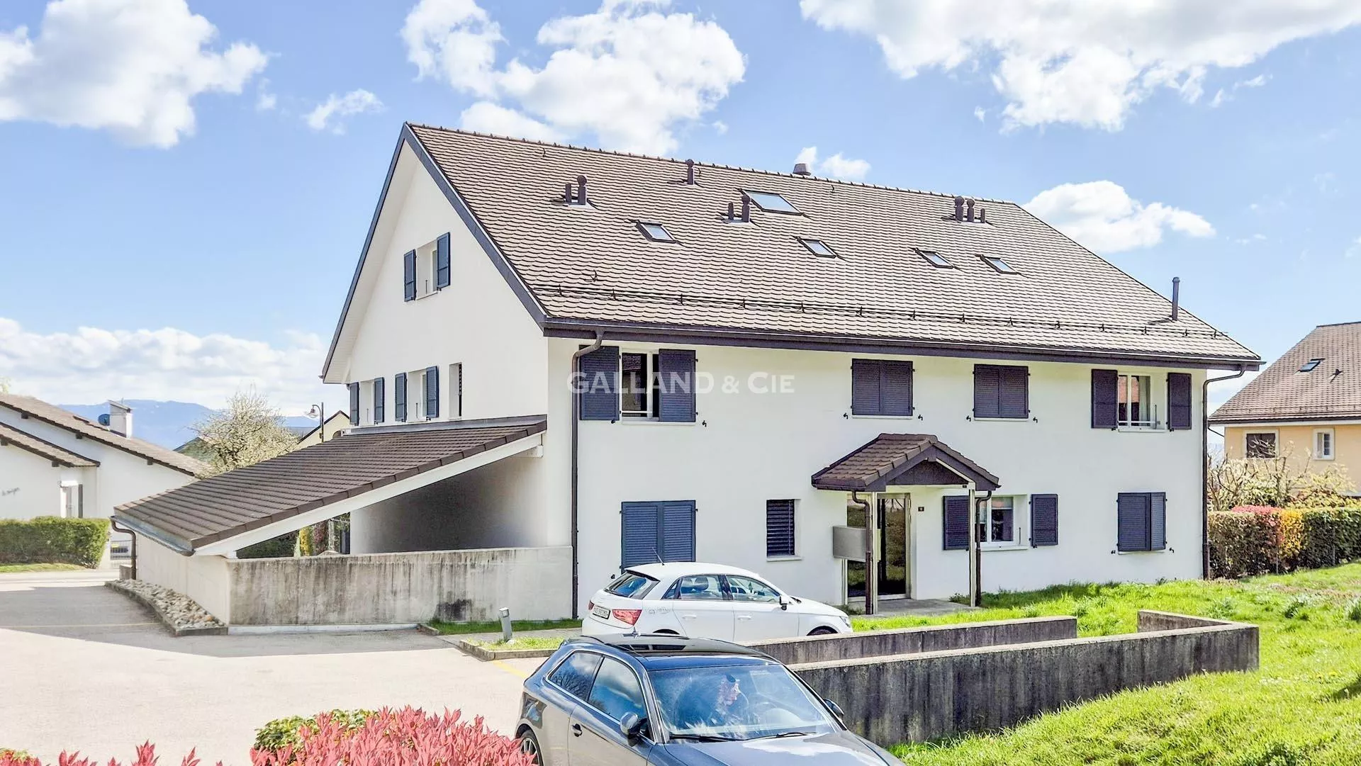 Appartement récent de 3½ pièces avec vue lac : Photo 1