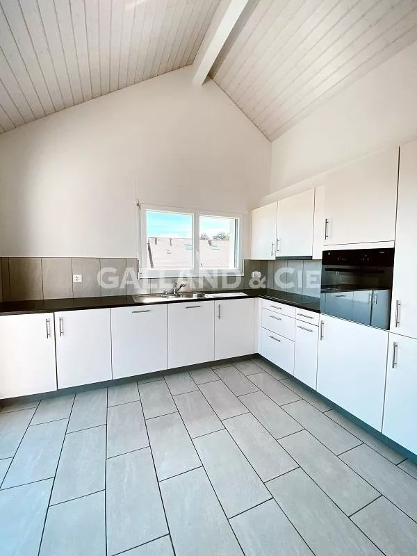 Appartement récent de 3½ pièces avec vue lac : Photo 3