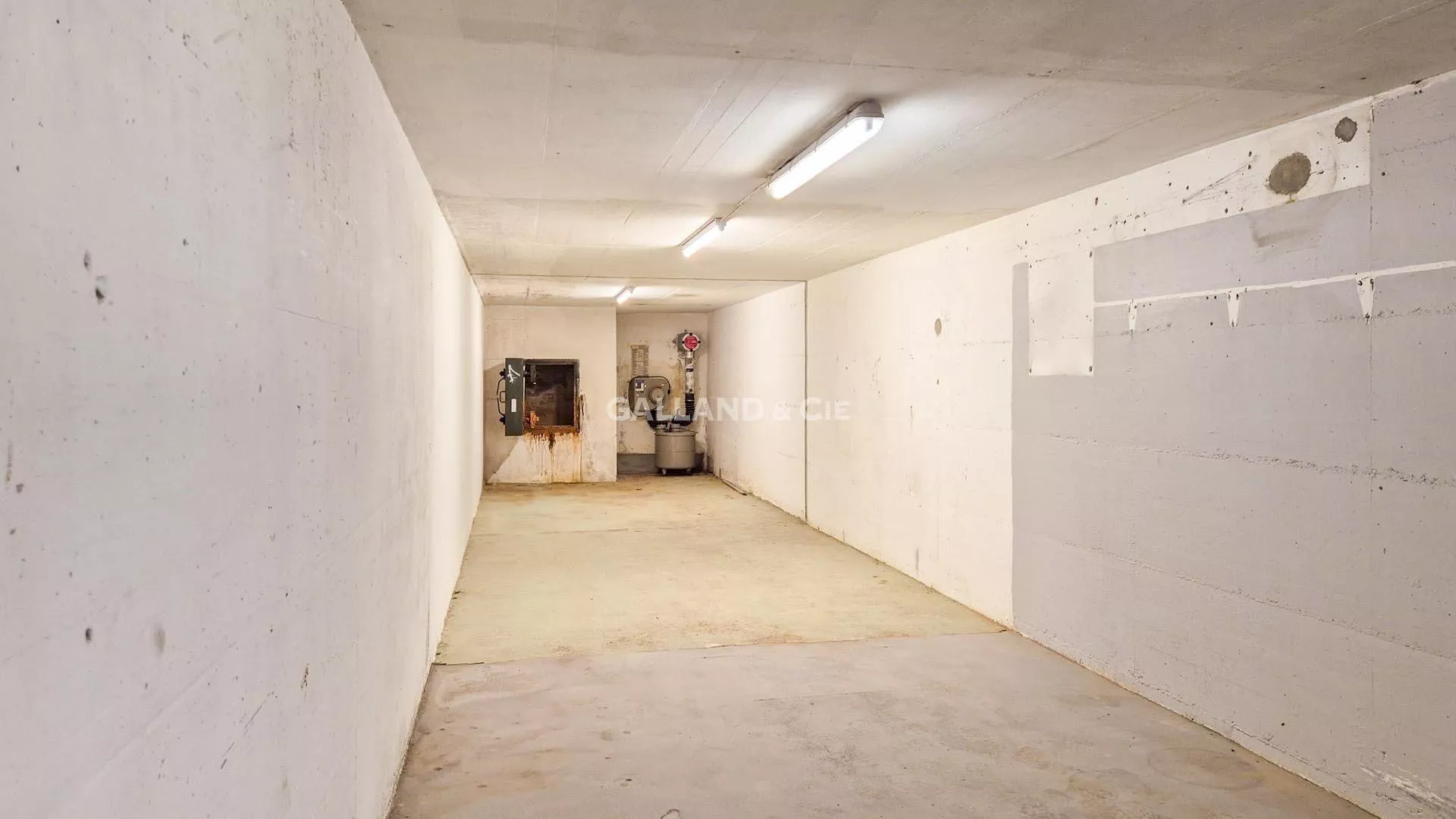 Surface commerciale au rez-de-chaussée de 150 m2 ! : Photo 4