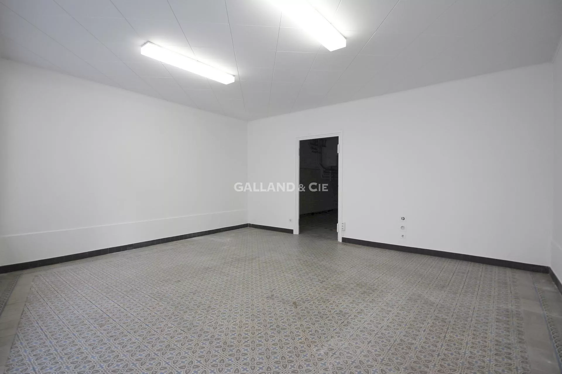 Commerce d'environ 77 m2 avec vitrine au coeur d'Orbe : Photo 3