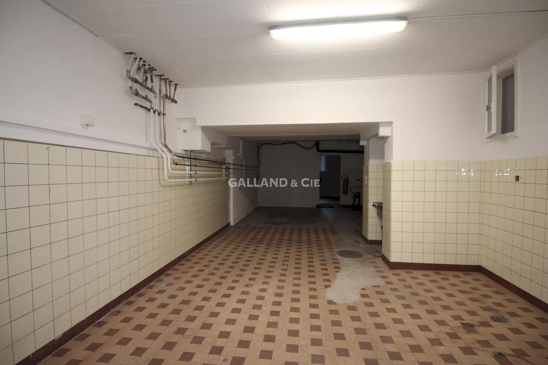 Commerce d'environ 77 m2 avec vitrine au coeur d'Orbe : Photo 4