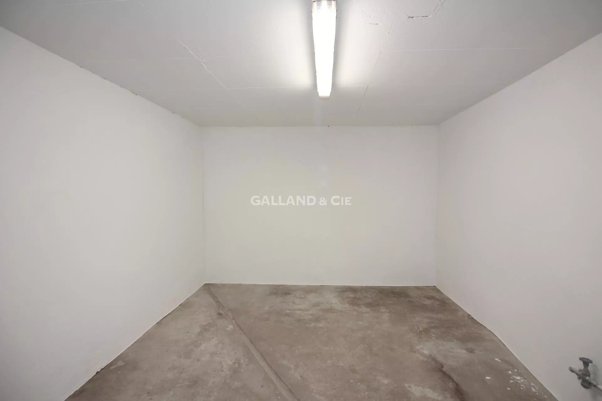 Commerce d'environ 77 m2 avec vitrine au coeur d'Orbe : Photo 7