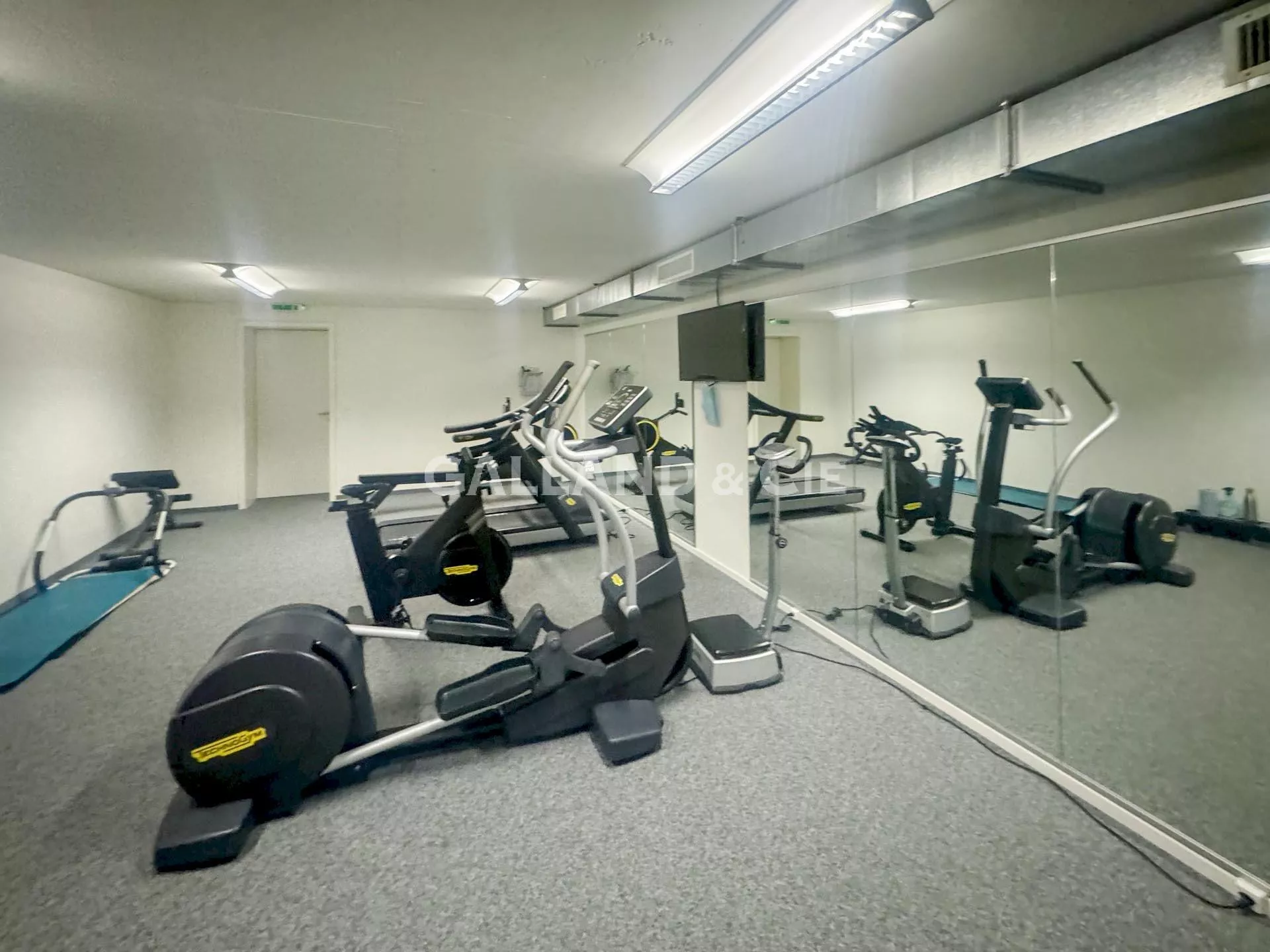 Après votre journée de travail profitez de vous relaxer au sauna, à la piscine ou au fitness ! : Photo 5