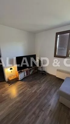 Appartement de 2 pièces avec jardin : Photo 2