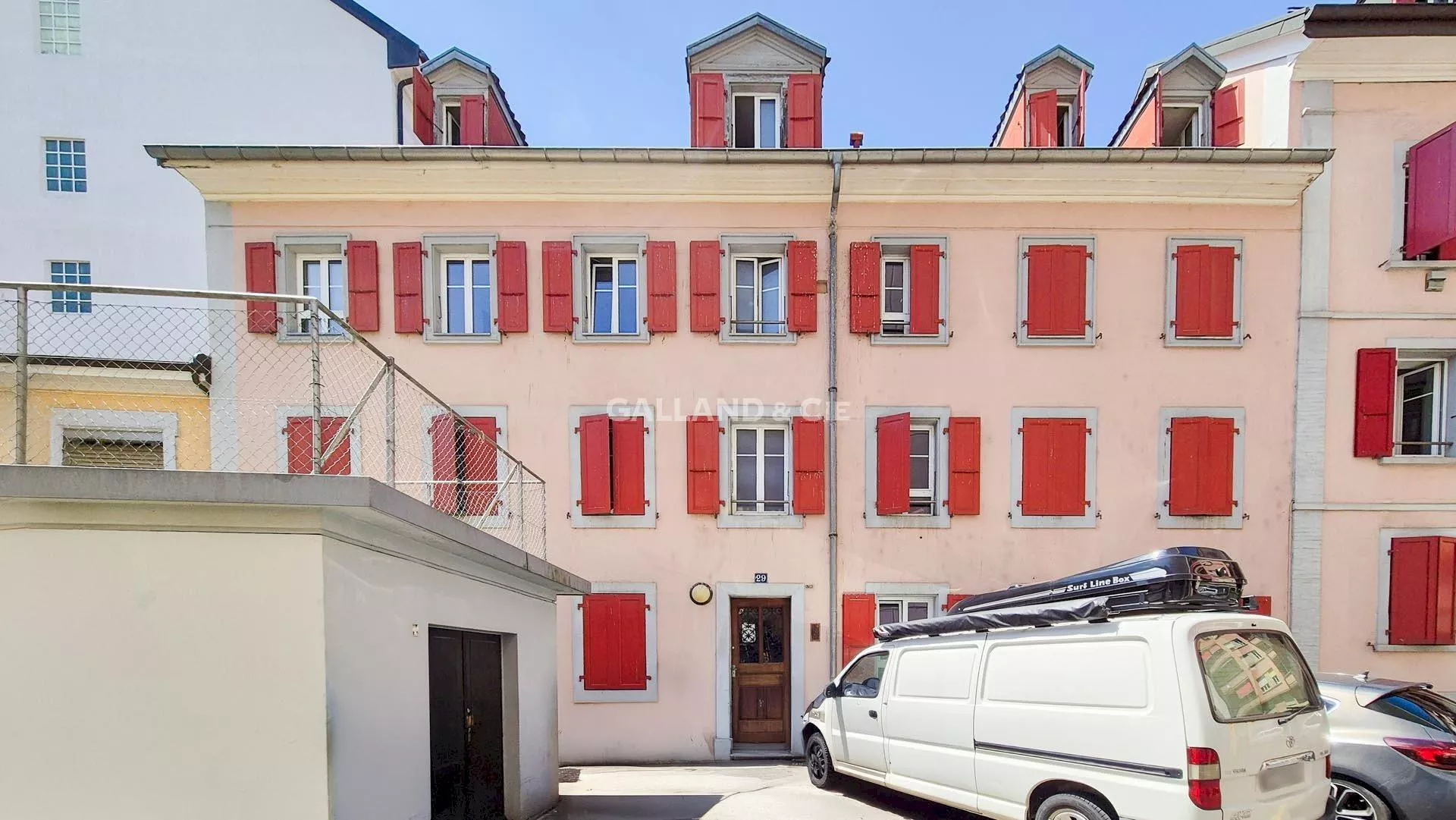 Studio au 3ème étage : Photo 1