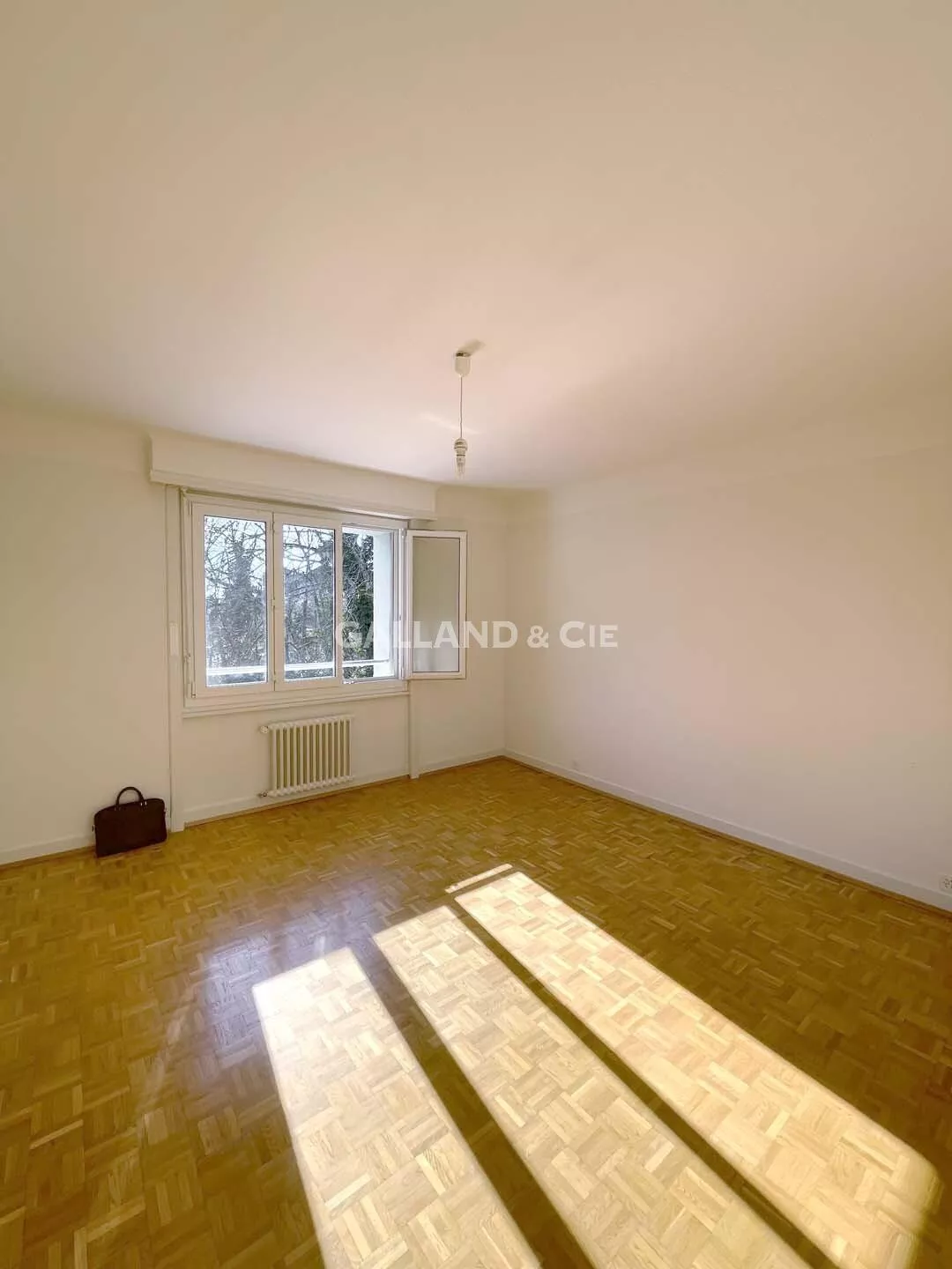 Appartement de 3 pièces au 1er étage près du centre-ville : Photo 2