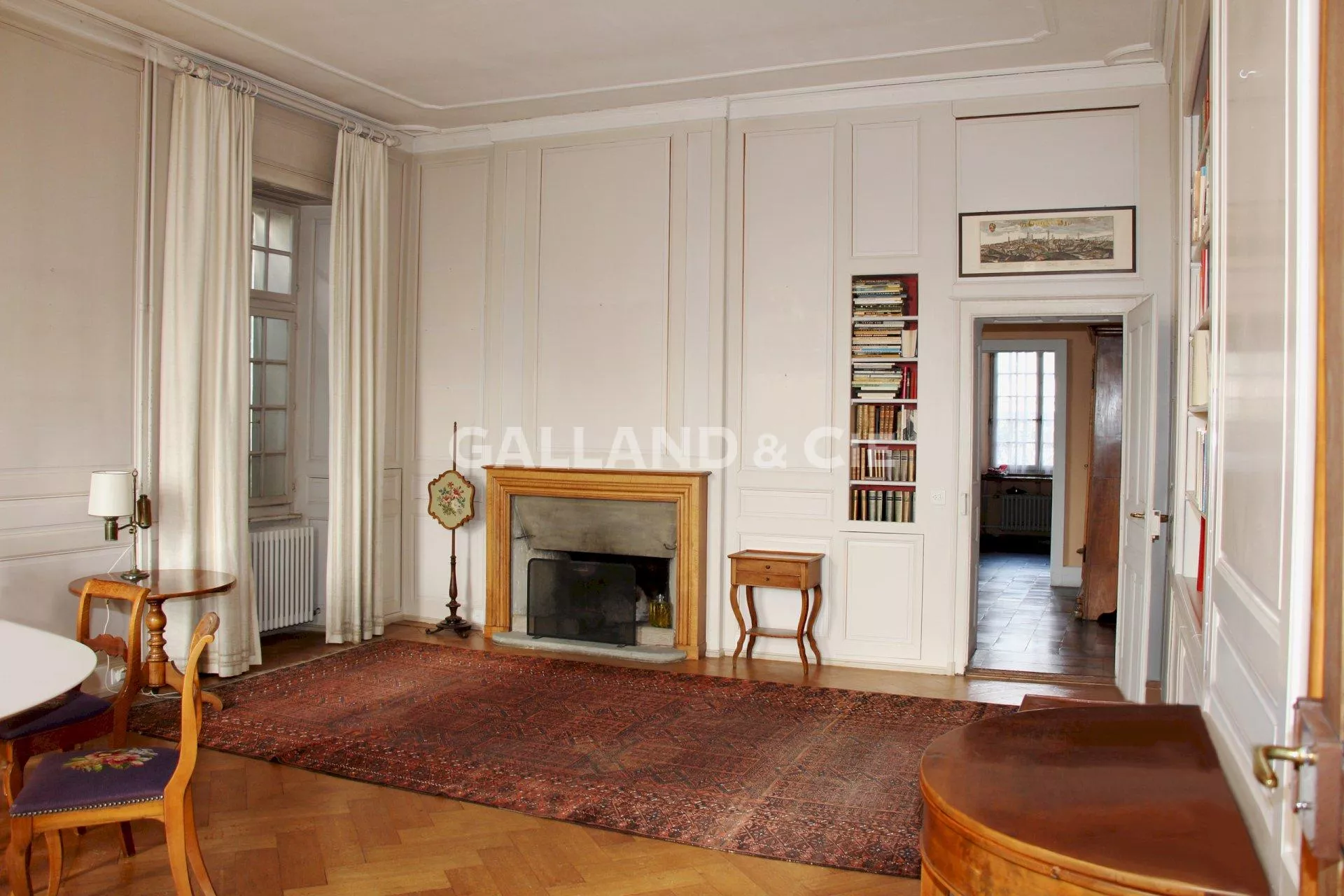 Maison de ville de 18 pièces à rénover : Photo 2