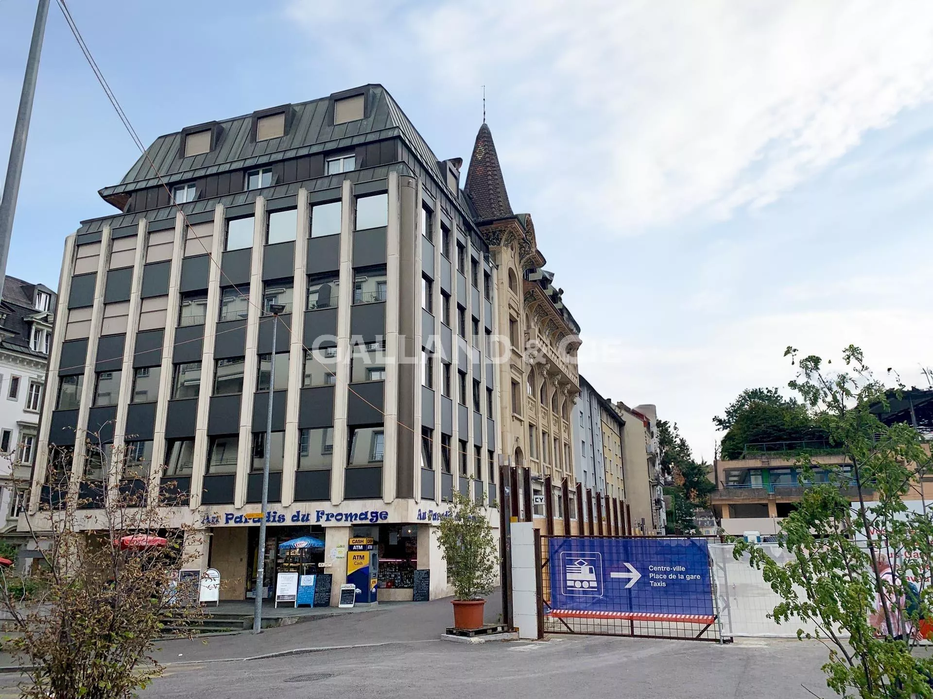 Locaux commerciaux au rez et dépôt au 2ème sous-sol : Photo 2