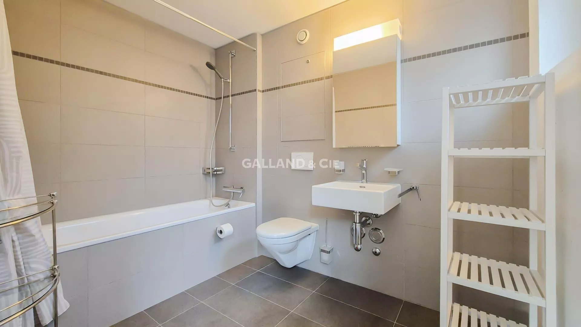 Splendide appartement de 2.5 pièces en duplex avec balcons : Photo 4