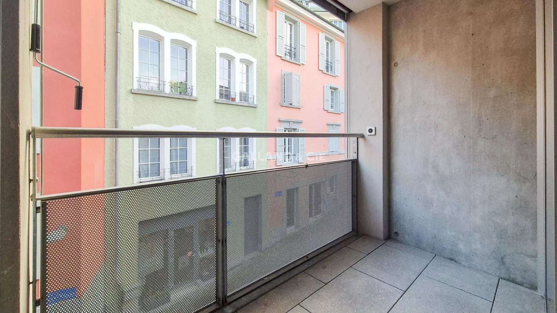 Splendide appartement de 2.5 pièces en duplex avec balcons : Photo 5