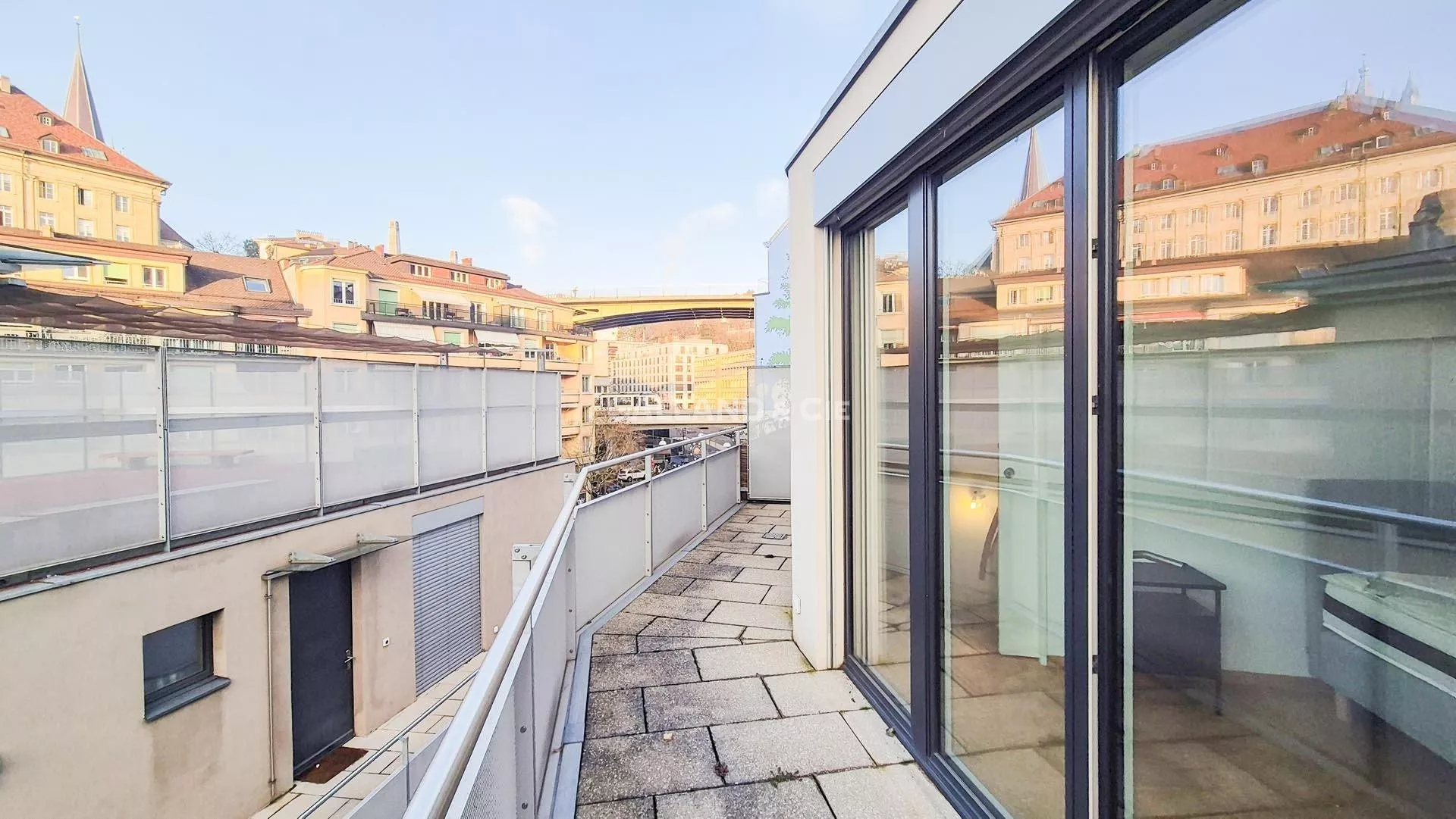 Splendide appartement de 2.5 pièces en duplex avec balcons : Photo 6