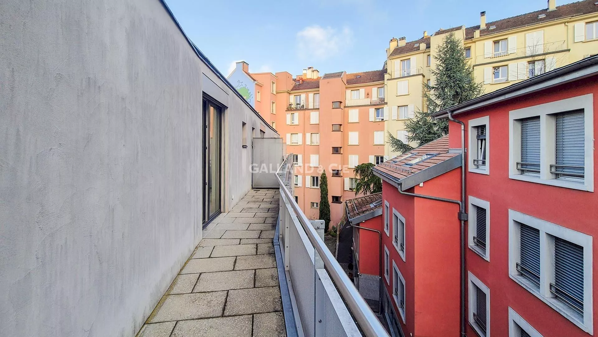 Splendide appartement de 2.5 pièces en duplex avec balcons : Photo 7