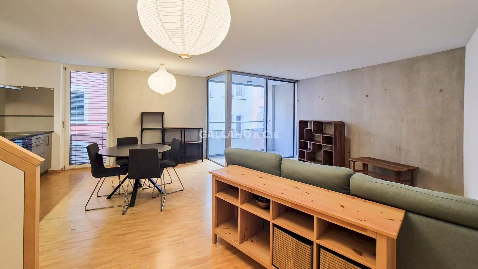 Splendide appartement de 2.5 pièces en duplex avec balcons : Photo 8