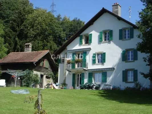 Appartement de 5½ pièces au 2ème étage avec balcon et jardin. : Photo 1