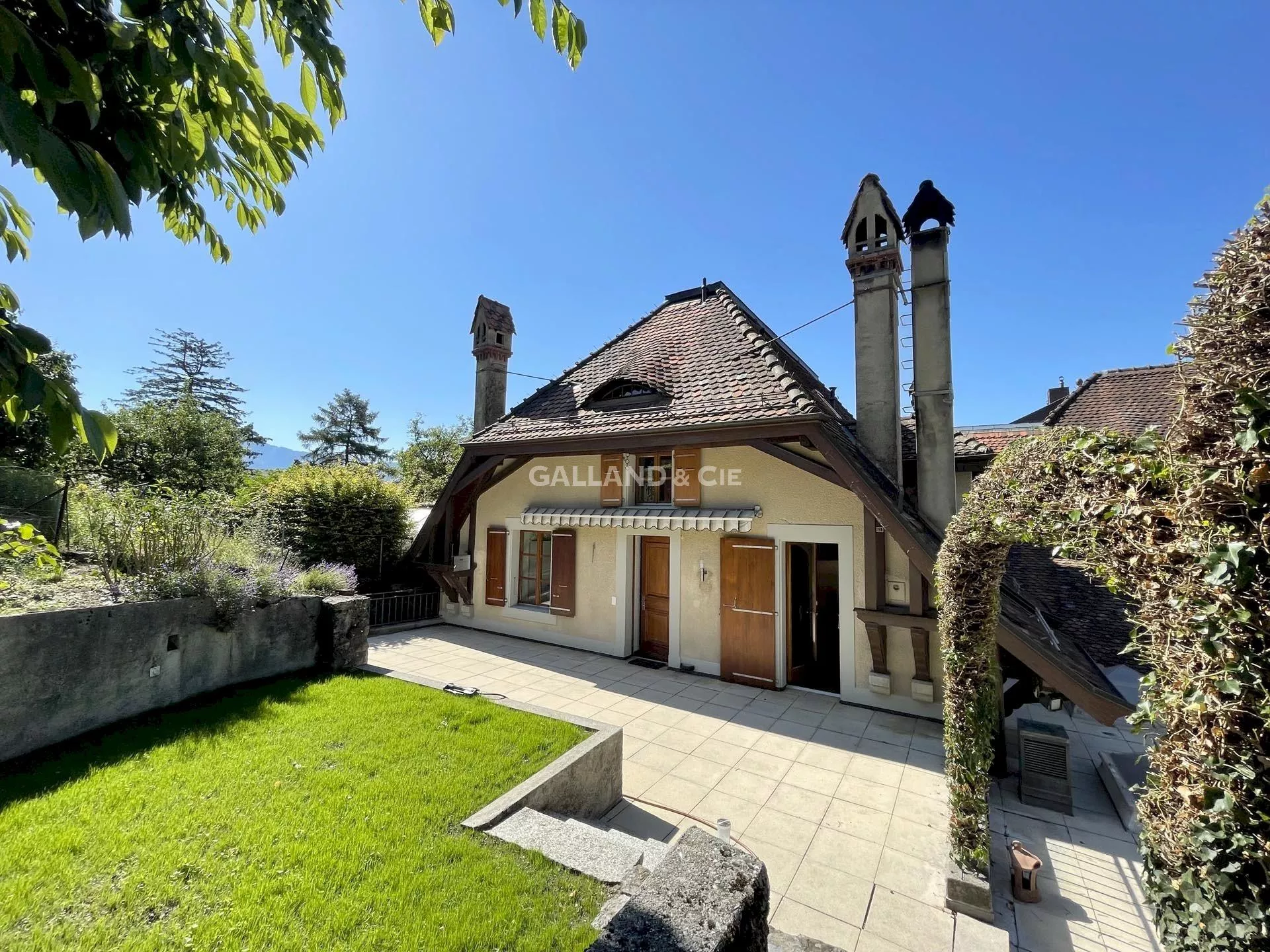Un appartement de 3.5 pièces en duplex avec une grande terrasse : Photo 1