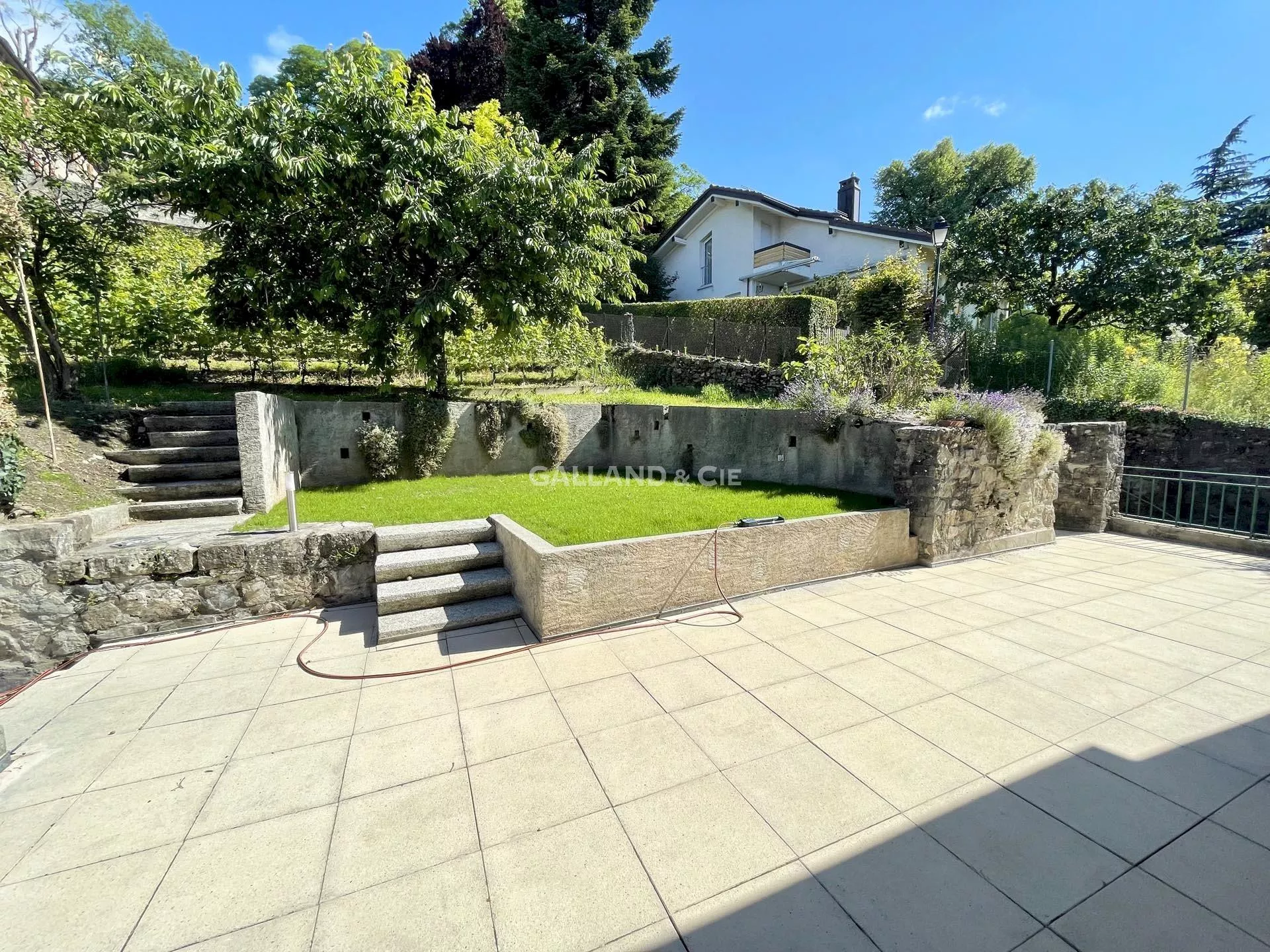 Un appartement de 3.5 pièces en duplex avec une grande terrasse : Photo 2
