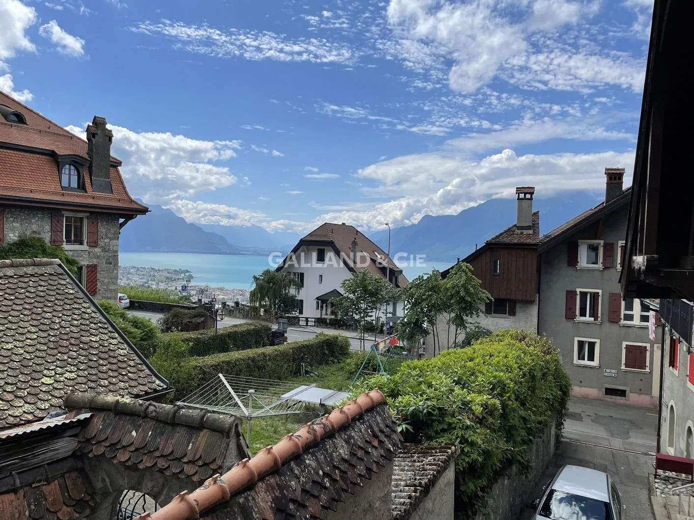Un appartement de 3.5 pièces en duplex avec une grande terrasse : Photo 3