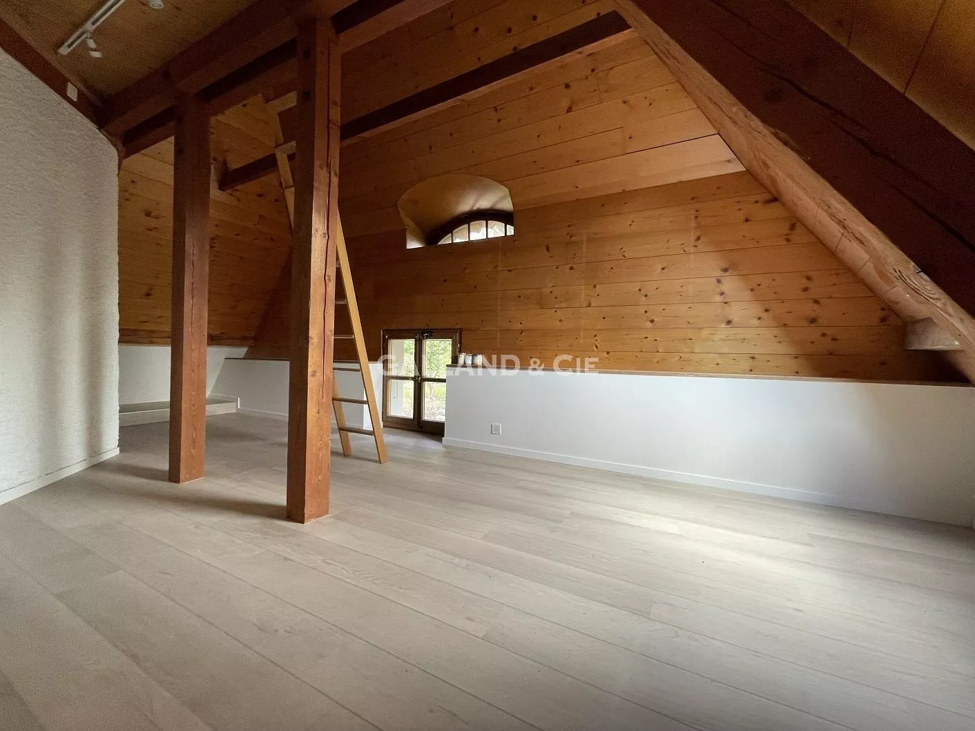 Un appartement de 3.5 pièces en duplex avec une grande terrasse : Photo 6