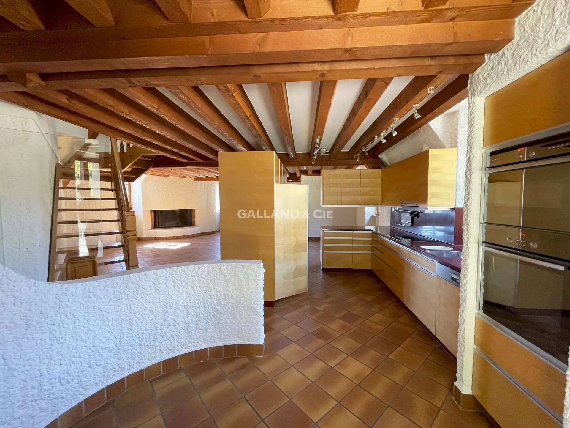Un appartement de 3.5 pièces en duplex avec une grande terrasse : Photo 8