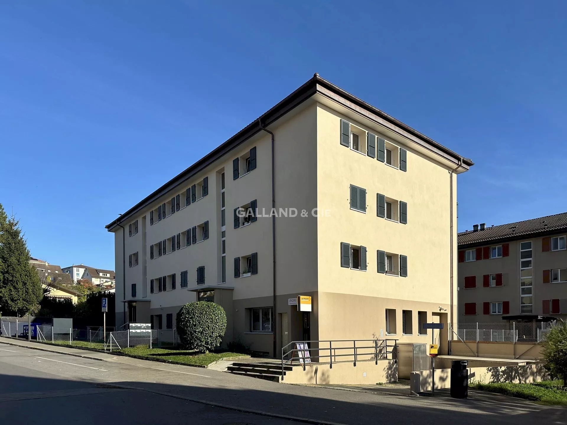 Immeuble de 19 logements et 1 commerce : Photo 4