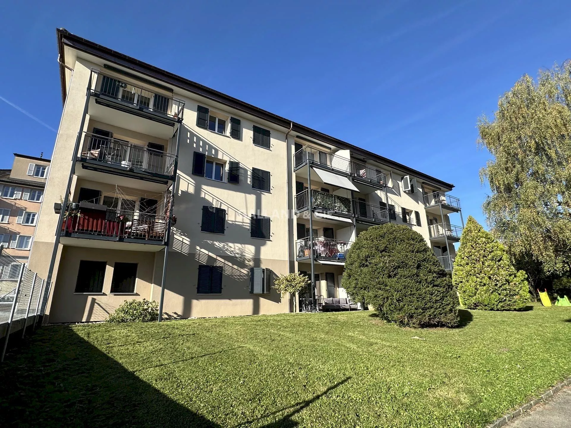 Immeuble de 19 logements et 1 commerce : Photo 5