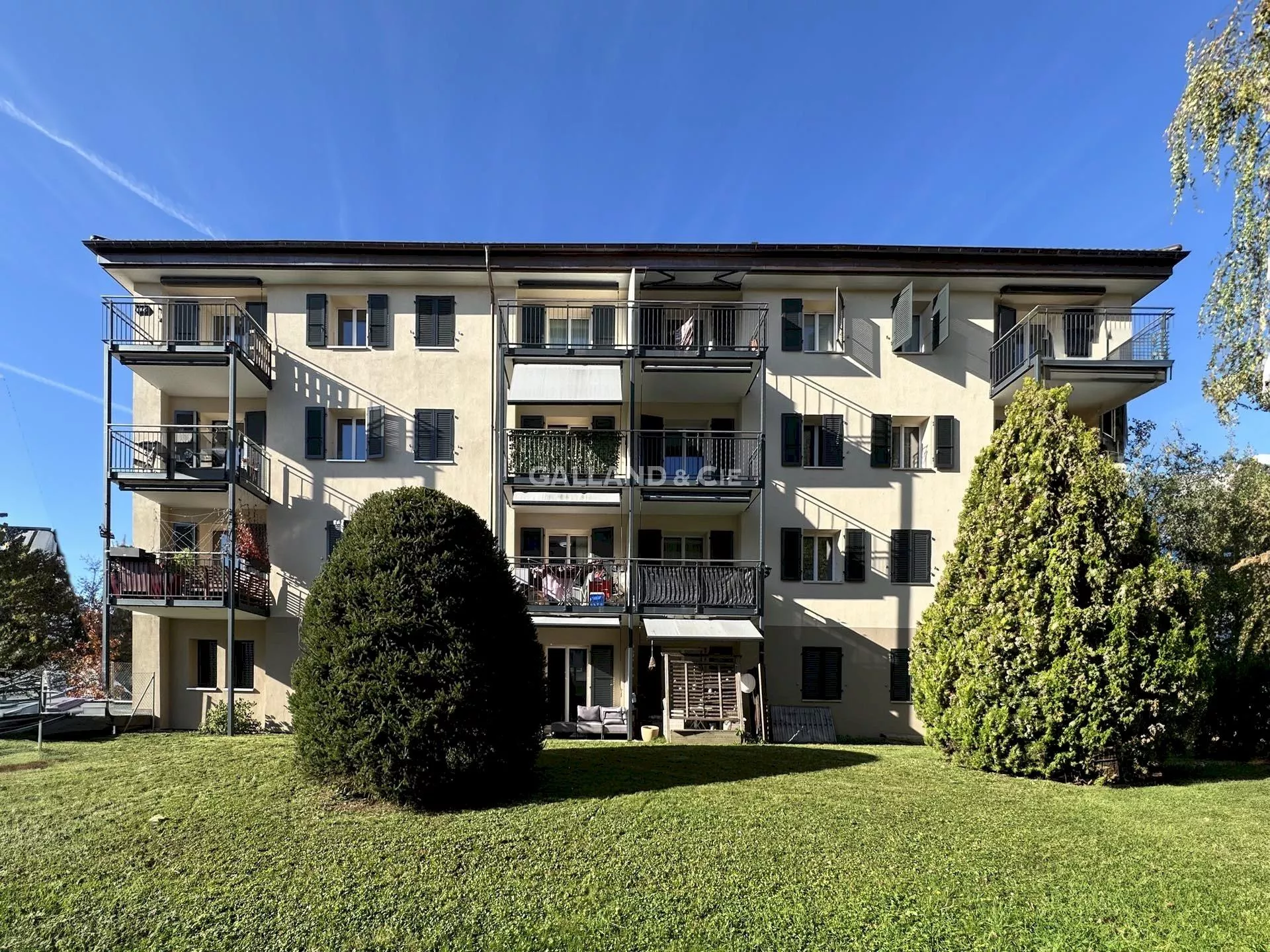 Immeuble de 19 logements et 1 commerce : Photo 2