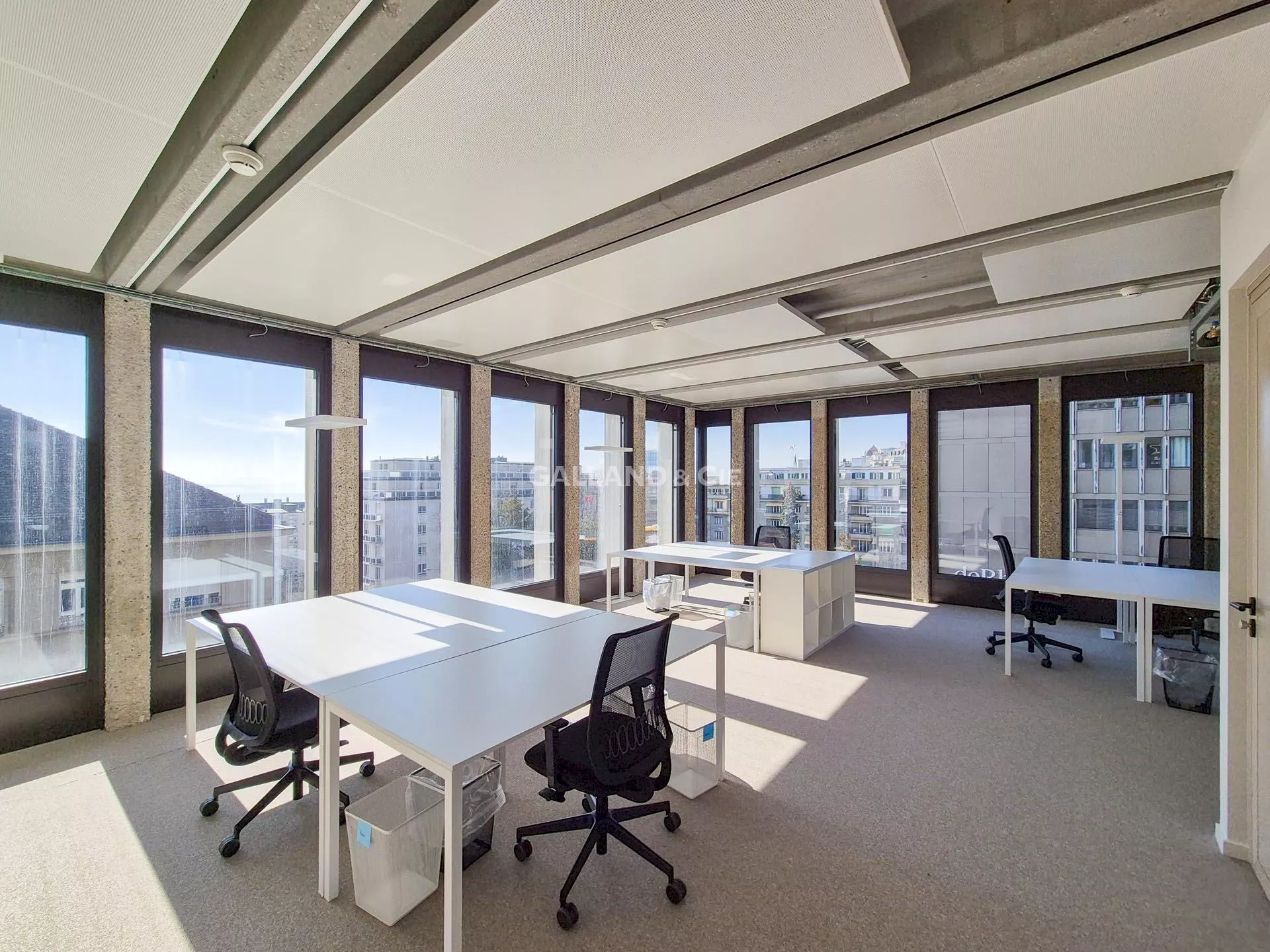 Bureau privatif aménagé - 2 à 3 personnes : Photo 1