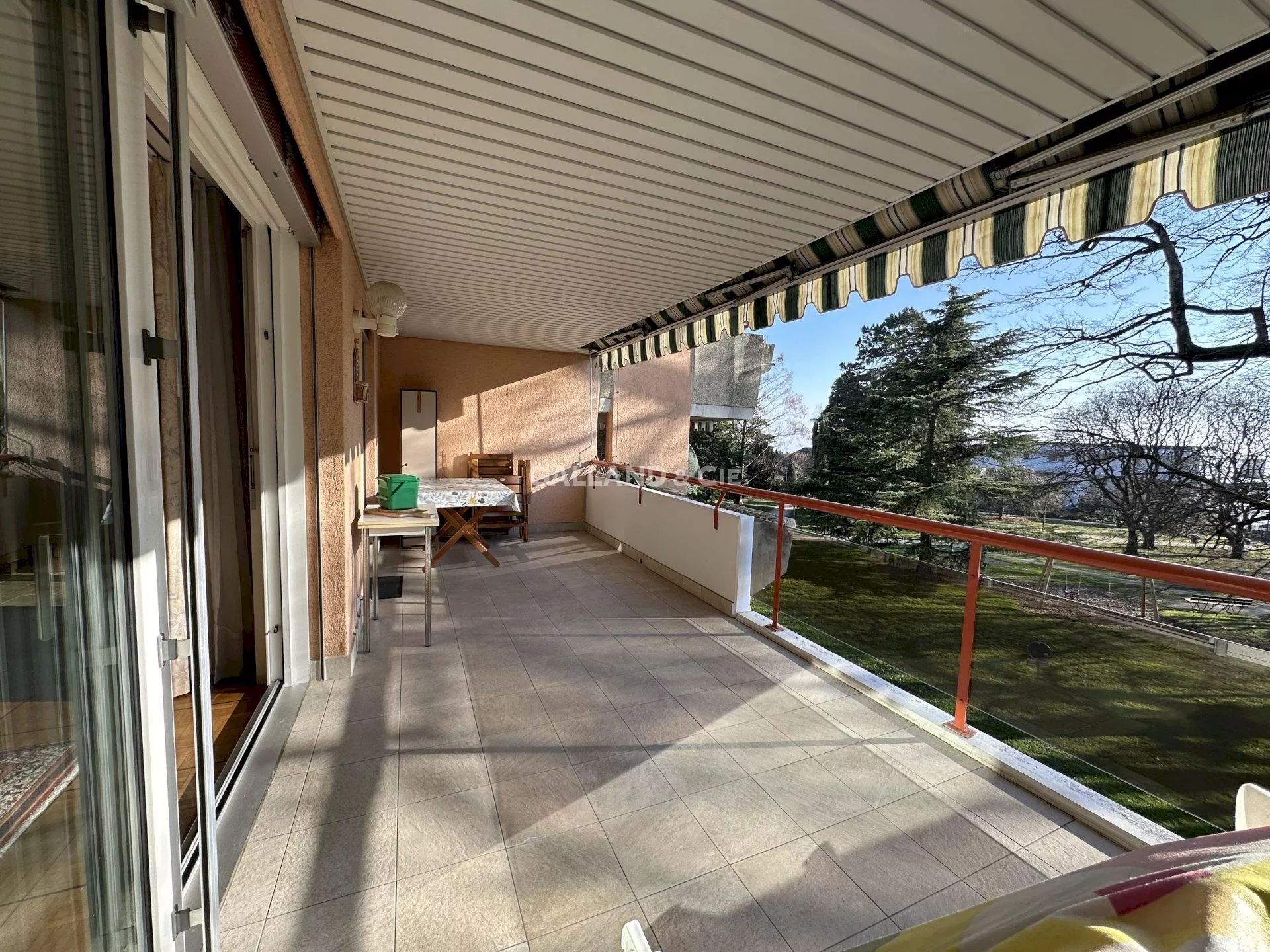 3.5 pièces avec bail à loyer - Quartier plaisant : Photo 2