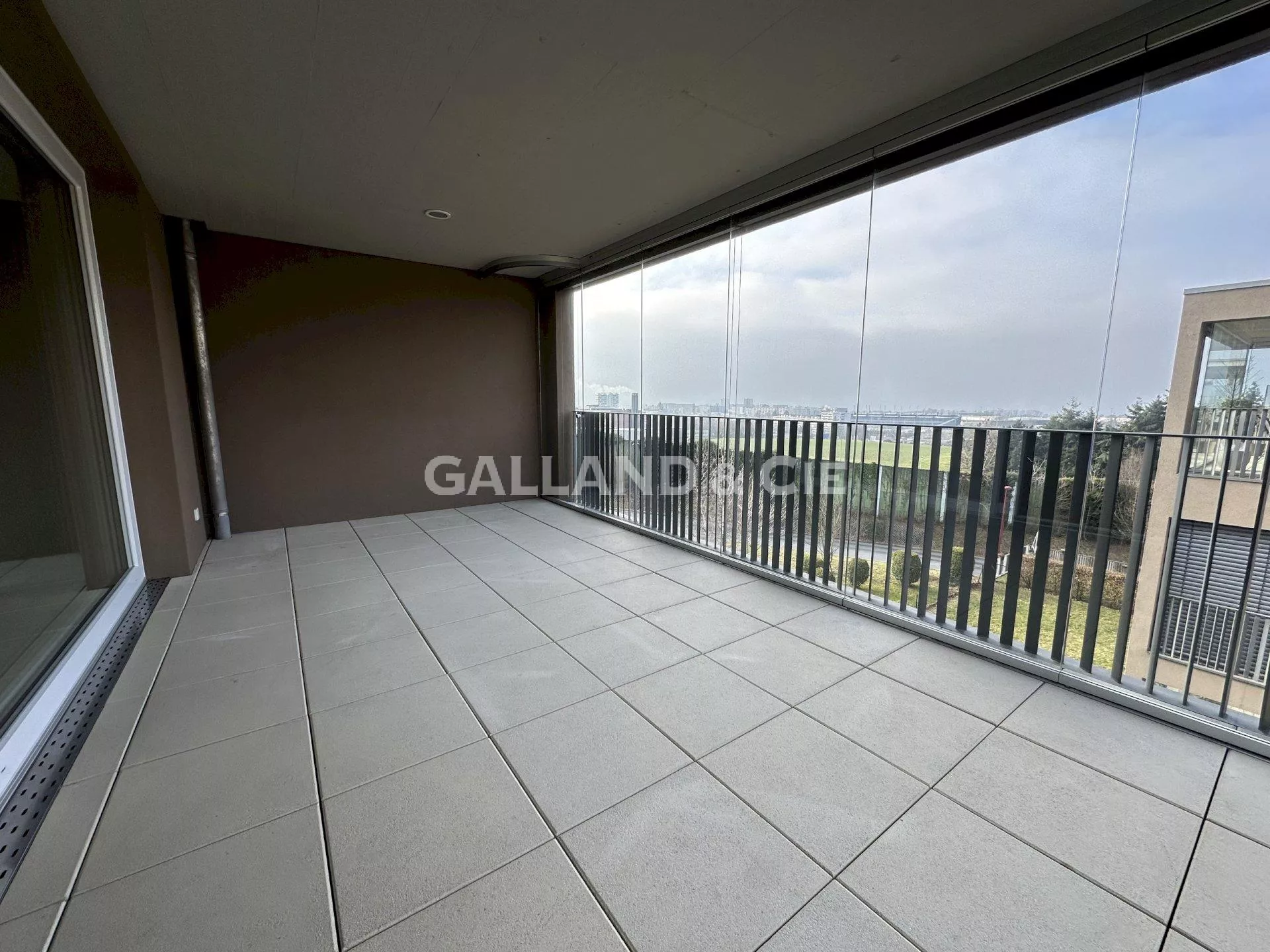 Superbe 3.5 pièces avec spacieuse loggia : Photo 2