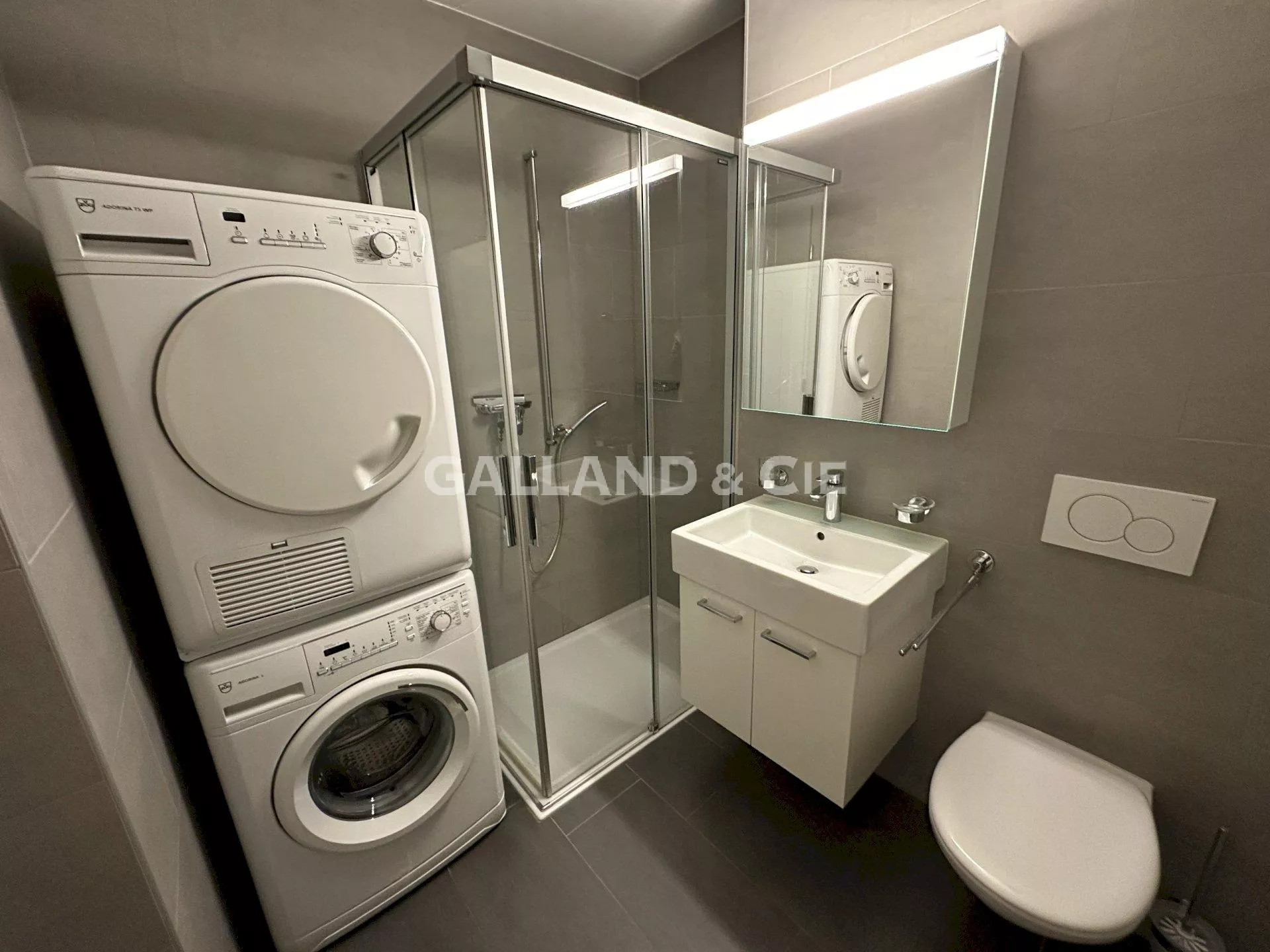 Superbe 3.5 pièces avec spacieuse loggia : Photo 8