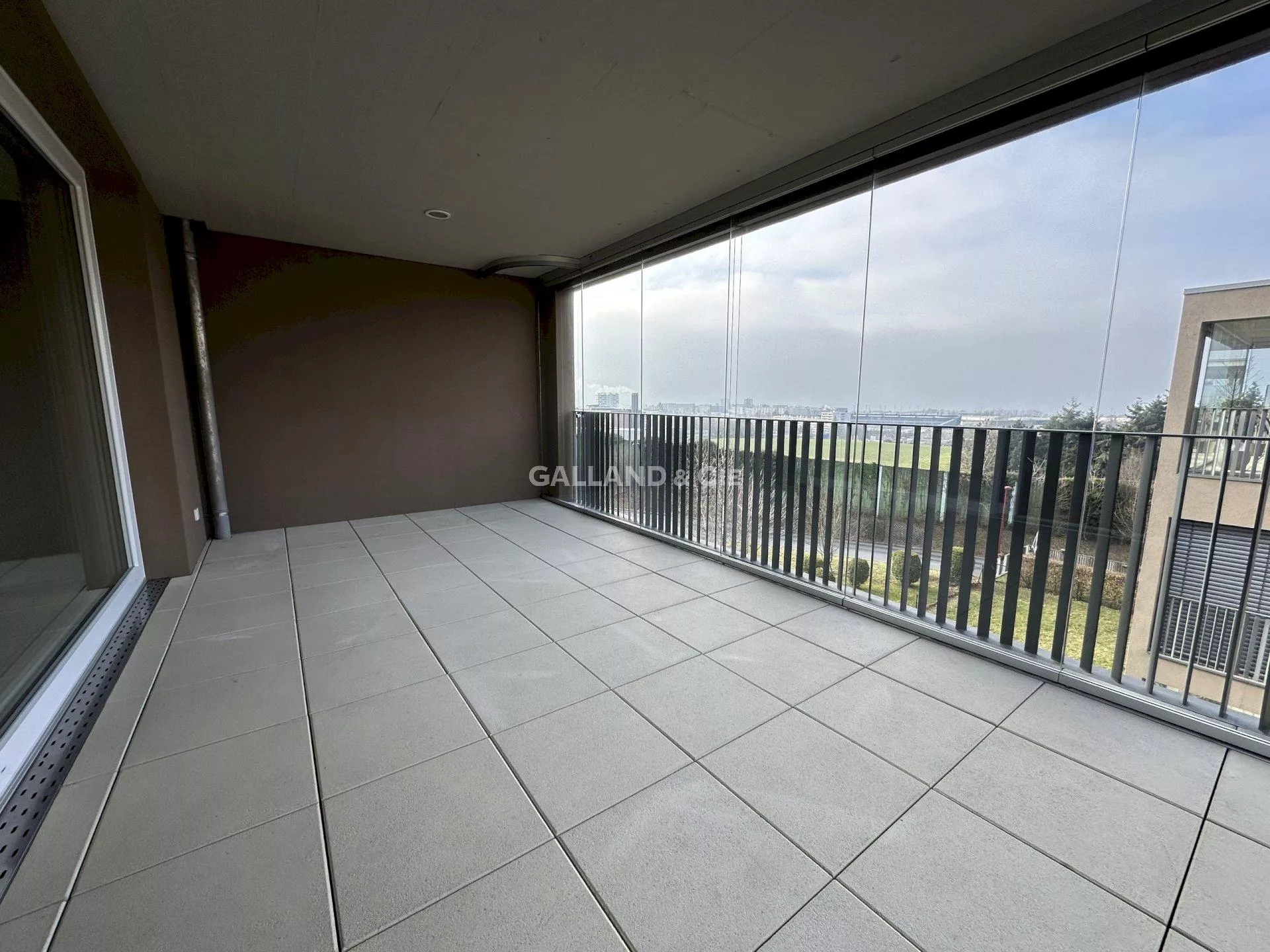 Superbe 3.5 pièces avec spacieuse loggia : Photo 2