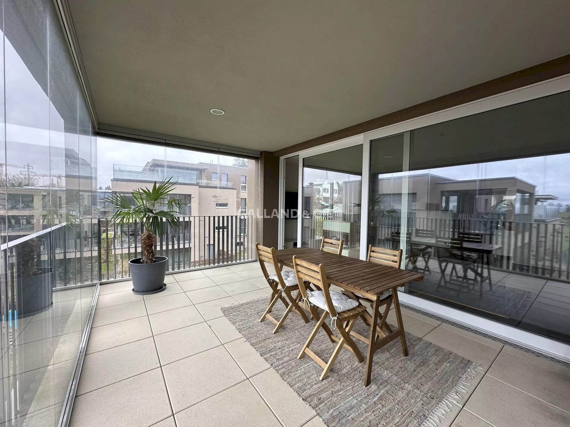 3.5 pièces avec grande terrasse-loggia : Photo 2