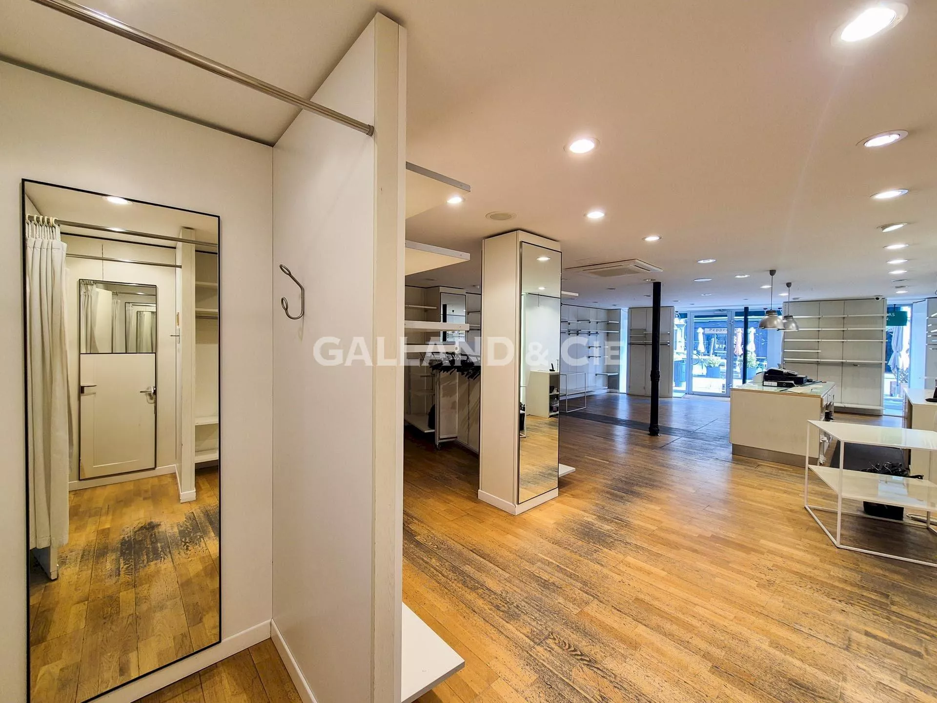 Local commercial de 125 m2 : Photo 1