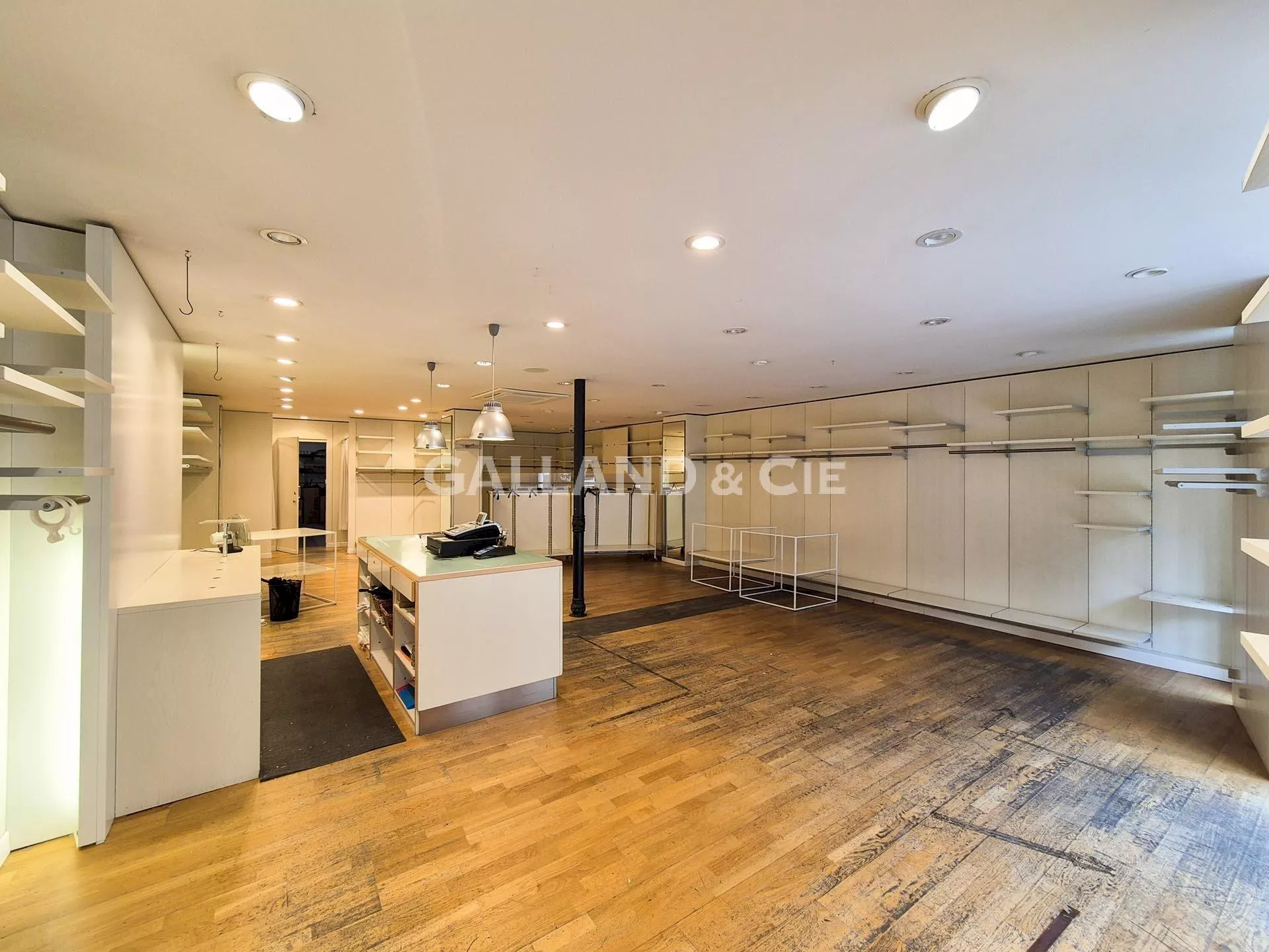 Local commercial de 125 m2 : Photo 3