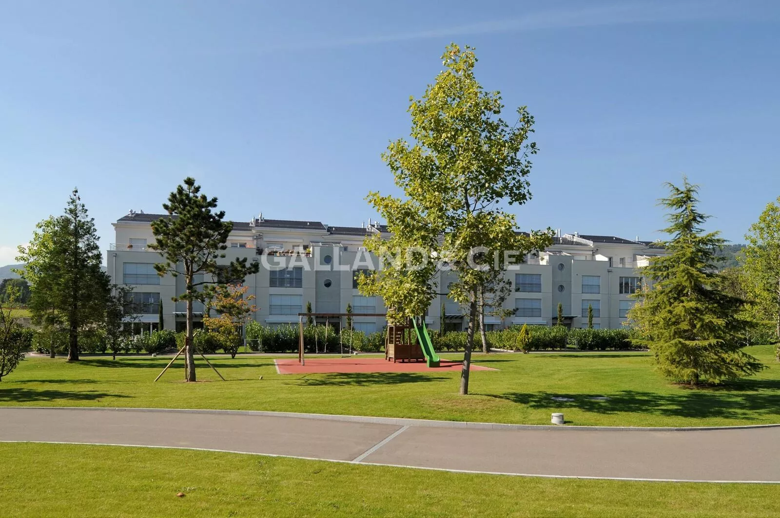 2 x de 5.5 pces d'~ 165 m² avec jardin : Photo 1