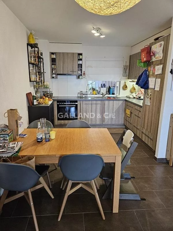Appartement de 3.5 pièces au rez avec une terrasse : Photo 3