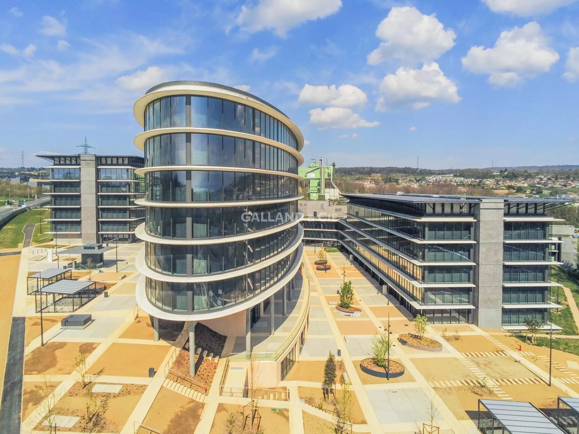 Plateau de 476m2 au 5ème étage, bureaux entièrement vitrés avec une magnifique vue : Photo 7